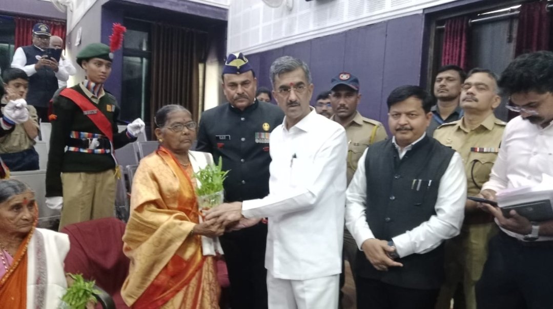 कारगिल विजय दिनानिमित्त वीरमाता, वीरपत्नी व वीरपिता यांचा सत्कार