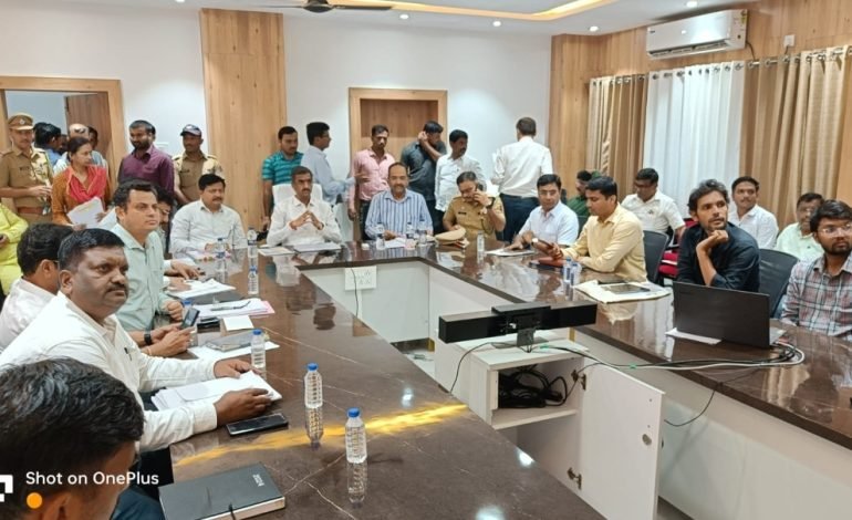 दरड व भूस्खलनग्रस्त नागरिकांच्या पुनर्वसनाची कामे तातडीने पूर्ण करा – पालकमंत्री शंभूराज देसाई