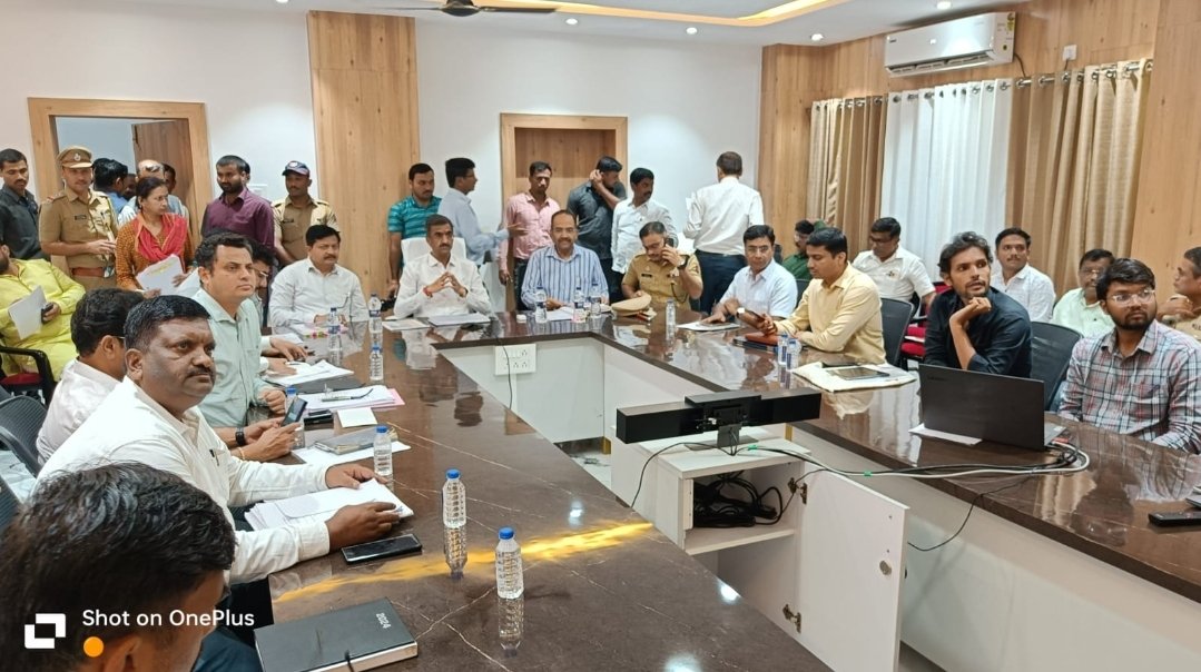 दरड व भूस्खलनग्रस्त नागरिकांच्या पुनर्वसनाची कामे तातडीने पूर्ण करा – पालकमंत्री शंभूराज देसाई