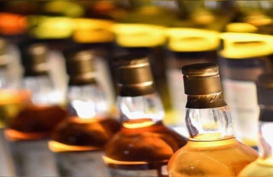 राज्य उत्पादन शुल्क भरारी पथकाची गोवा बनावटीच्या विदेशी मद्य वाहतूकीवर धडक कारवाई