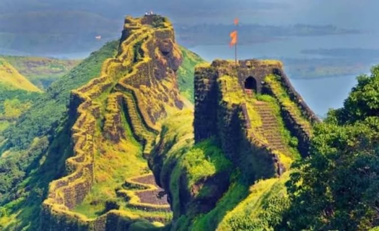 गडांचा राजा : राजगड