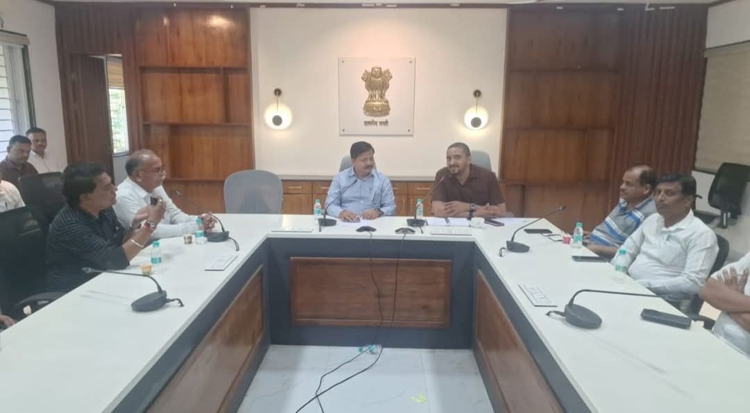 इन्फ्लुएन्सर्संनी कल्पतेमधून सोशल मीडियावर शासकीय योजनांचा प्रसार करावा – जिल्हाधिकारी संतोष पाटील