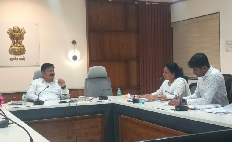 बेटी बचाव-बेटी पढाव योजनेचा शंभर टक्के निधी खर्च करा – जिल्हाधिकारी संतोष पाटील