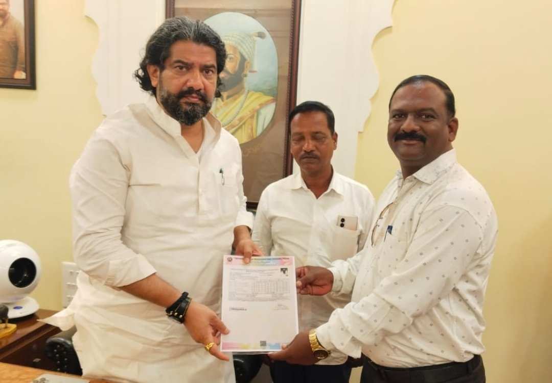 छत्रपती.ना.शिवेंद्रसिंहराजेंच्या हस्ते कैलास कुंभार यांचा सत्कार