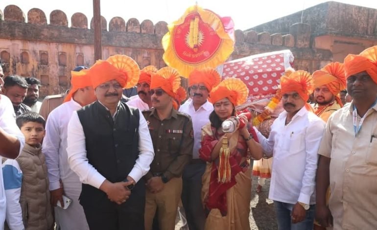 शिवमय वातावरणात प्रतापगड येथे शिवप्रताप दिन उत्साहात साजरा