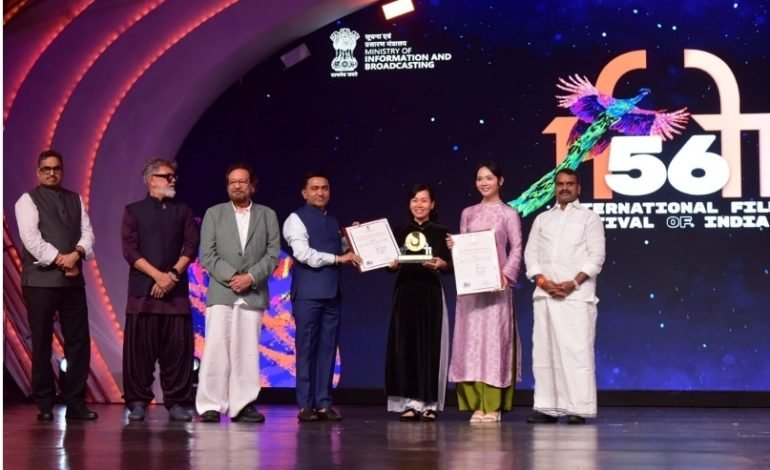 ‘स्किन ऑफ युथ’ : ट्रान्सजेंडर म्हणून ओळख, प्रेम आणि जिद्दीची शक्तिशाली कहाणी