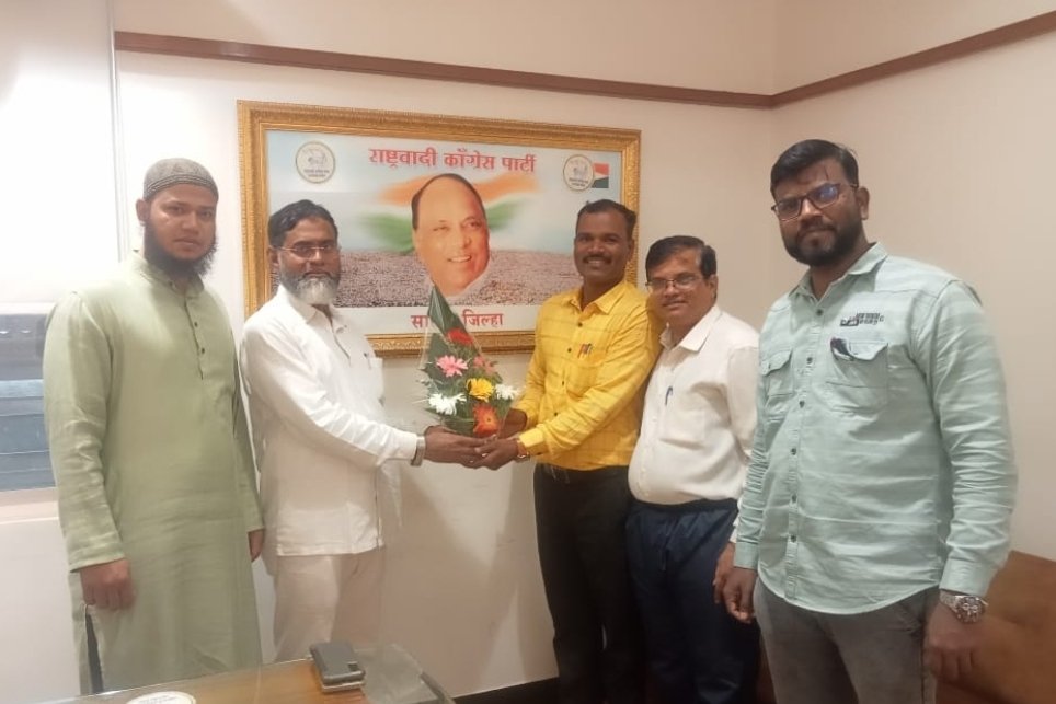 रामचंद्र काळे यांचा राष्ट्रवादी काँग्रेसतर्फे शफिकभाई शेख यांच्या हस्ते सन्मान