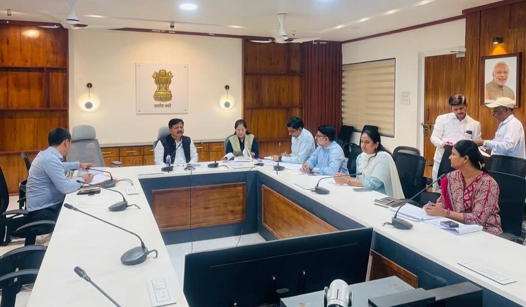 जैव वैद्यकीय कचरा विल्हेवाटीबाबत सर्व रुग्णालयांची तपासणी करा – जिल्हाधिकारी संतोष पाटील