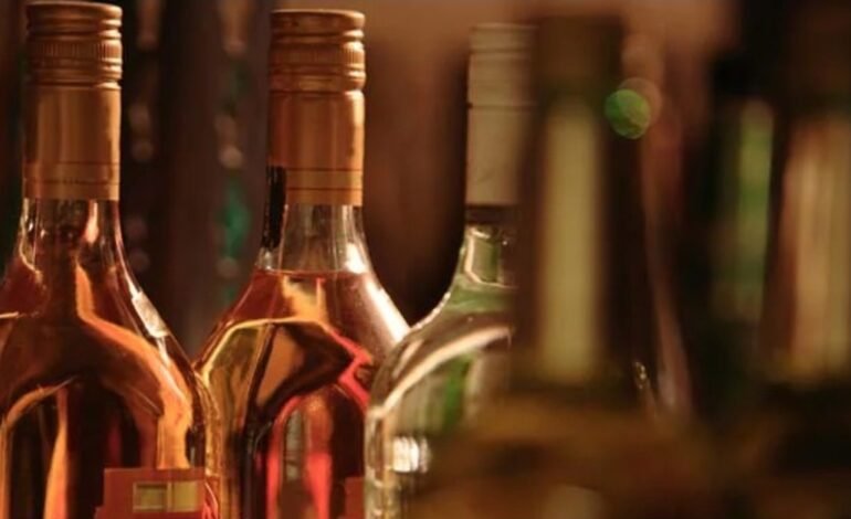 दारू दुकानांच्या स्थलांतरासाठी सोसायटीची एनओसी बंधनकारक  – उपमुख्यमंत्री अजित पवार