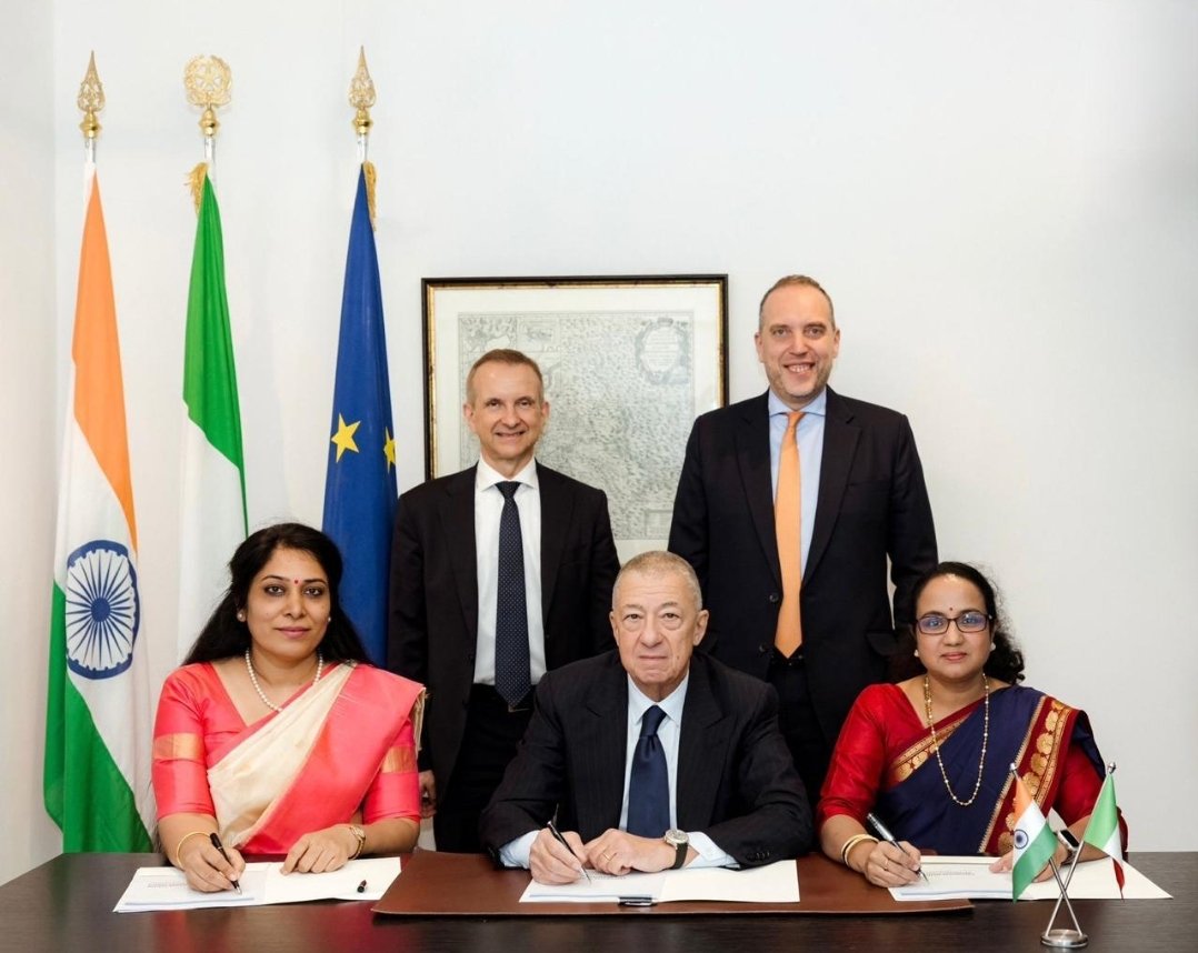 कोल्हापुरी चपलांच्या जागतिक प्रसारासाठी प्राडा, लिडकॉम आणि लिडकार यांच्यात सामंजस्य करार