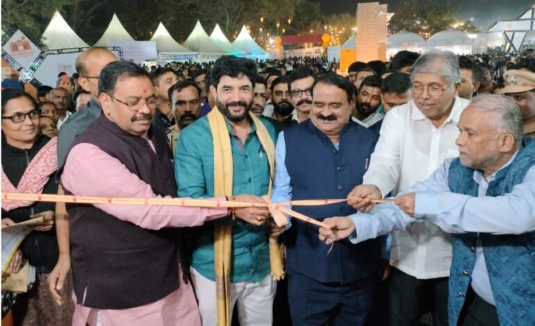 पुणे पुस्तक महोत्सवाचे उद्घाटन, फर्ग्युसन महाविद्यालयात 13 ते 21 डिसेंबरदरम्यान आयोजन