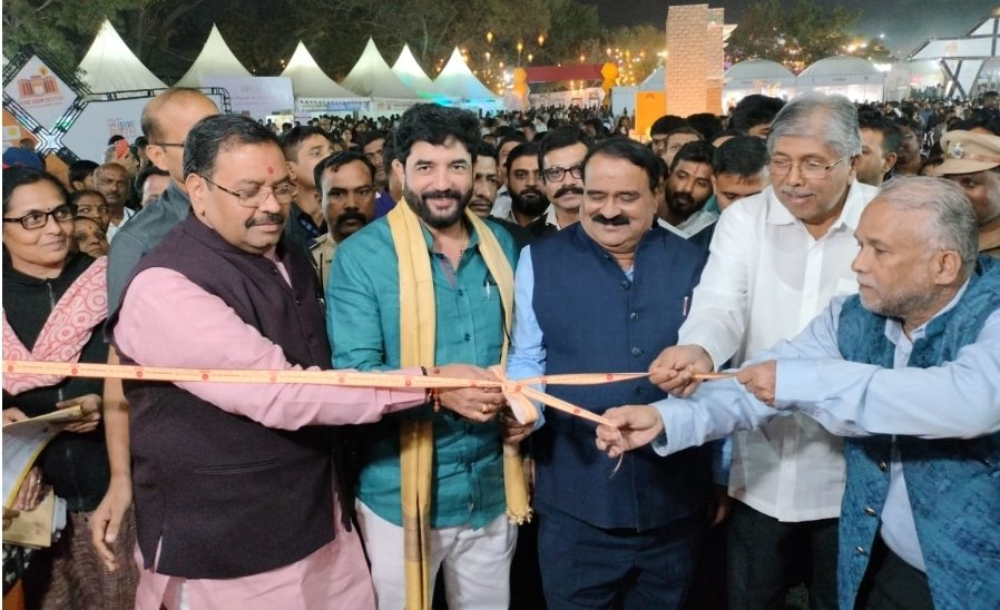 पुणे पुस्तक महोत्सवाचे उद्घाटन, फर्ग्युसन महाविद्यालयात 13 ते 21 डिसेंबरदरम्यान आयोजन