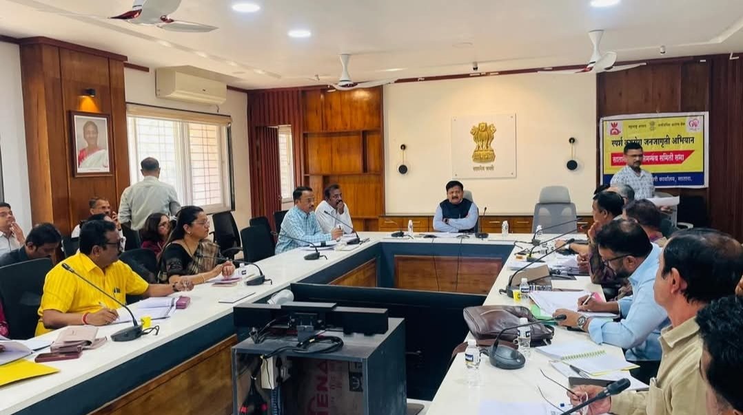 जिल्ह्यातील बोगस डॉक्टर शोध मोहिमेला गती द्या – जिल्हाधिकारी संतोष पाटील