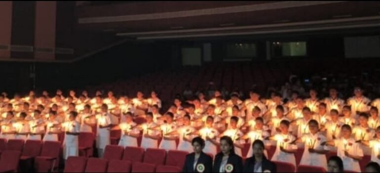 शासकीय नर्सिंग कॉलेजमध्ये विद्यार्थ्याना रुग्ण सेवेची शपथ