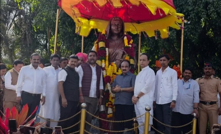 पालकमंत्री मकरंद पाटील यांच्याकडून जिजाऊं माँ साहेबांना अभिवादन