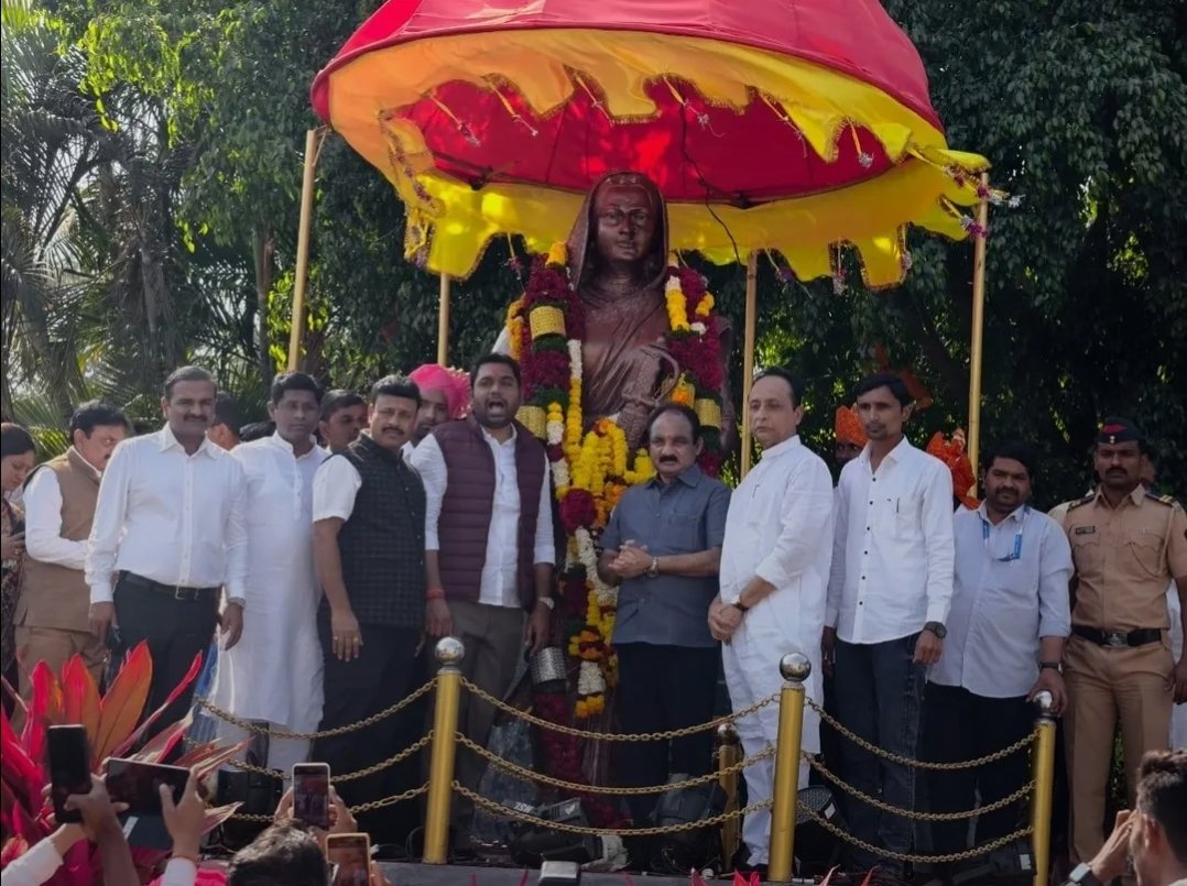 पालकमंत्री मकरंद पाटील यांच्याकडून जिजाऊं माँ साहेबांना अभिवादन