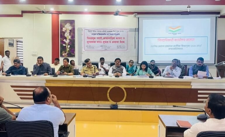 निष्पक्षपातीपणे काम करुन निवडणुका सुरळीत पार पाडा – जिल्हाधिकारी संतोष पाटील