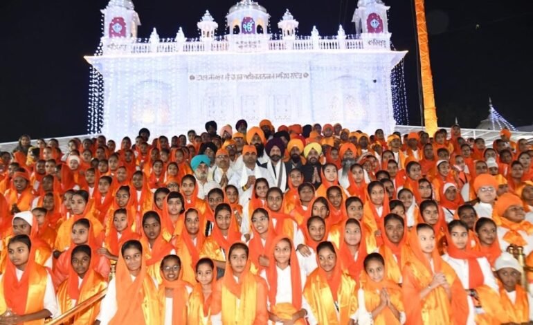 तख्त सचखंड श्री हजूर अबचलनगर साहिब गुरुद्वारा येथे ३५० शालेय विद्यार्थ्यांच्या स्वरात दुमदुमली गुरबानी