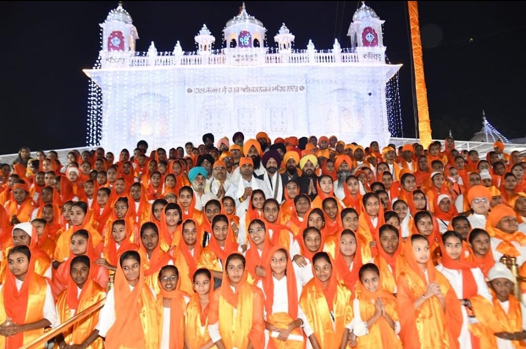 तख्त सचखंड श्री हजूर अबचलनगर साहिब गुरुद्वारा येथे ३५० शालेय विद्यार्थ्यांच्या स्वरात दुमदुमली गुरबानी