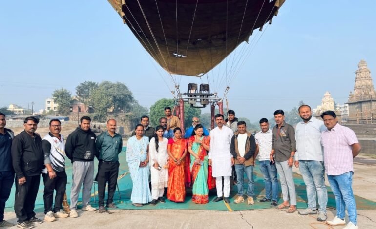 वाई महोत्सवात हॉट एअर बलून राईड ठरतेय केंद्रबिंदू; आकाशातून वाईचे विहंगम दर्शन घेण्याची सुवर्णसंधी