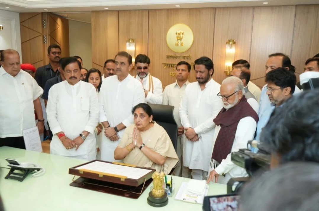 महाराष्ट्राच्या पहिल्या महिला उपमुख्यमंत्री श्रीमती सुनेत्रा अजितदादा पवार यांनी स्वीकारला कार्यभार