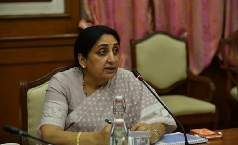 अल्पसंख्यांक संस्था दर्जा प्रमाणपत्र प्रकरणाची सखोल चौकशी करून कठोर कारवाई करा – उपमुख्यमंत्री सुनेत्रा अजित पवार यांचे निर्देश