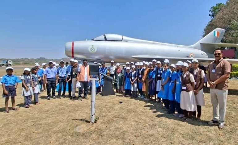 जिल्हा परिषद शाळेतील विद्यार्थ्यांची एनडीएला भेट