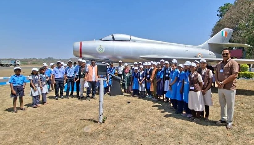 जिल्हा परिषद शाळेतील विद्यार्थ्यांची एनडीएला भेट