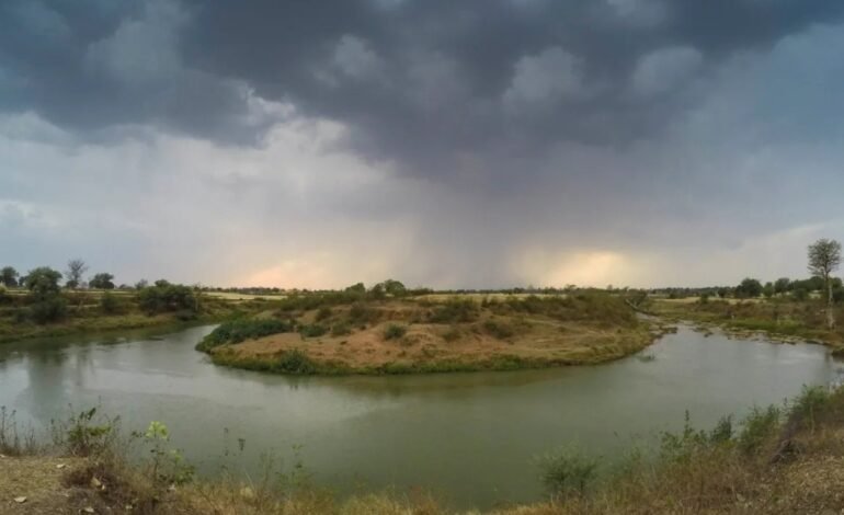 खाणपट्टा/तात्पुरते परवाने मंजूर केलेल्या ठिकाणी अथवा अन्य जागेत विनापरवाना उत्खनन झालेल्या सर्व क्षेत्राचे सद्यस्थितीचे व मागील तीन वर्षाच्या Google Image चा वापर करुन दंडात्मक कारवाई करणेबाबत.
