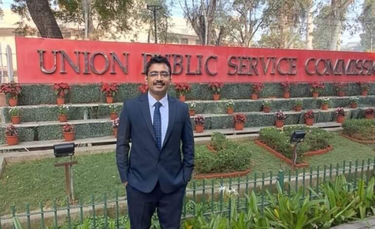 वाईच्या शिरपेचात मानाचा तुरा; अभिषेक ओझर्डे बनले IAS अधिकारी