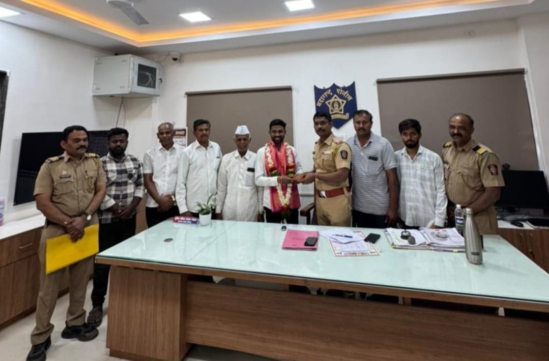 प्रामाणिकपणाचा आदर्श : रस्त्यावर सापडलेले ४० हजार रुपये मालकाला परत