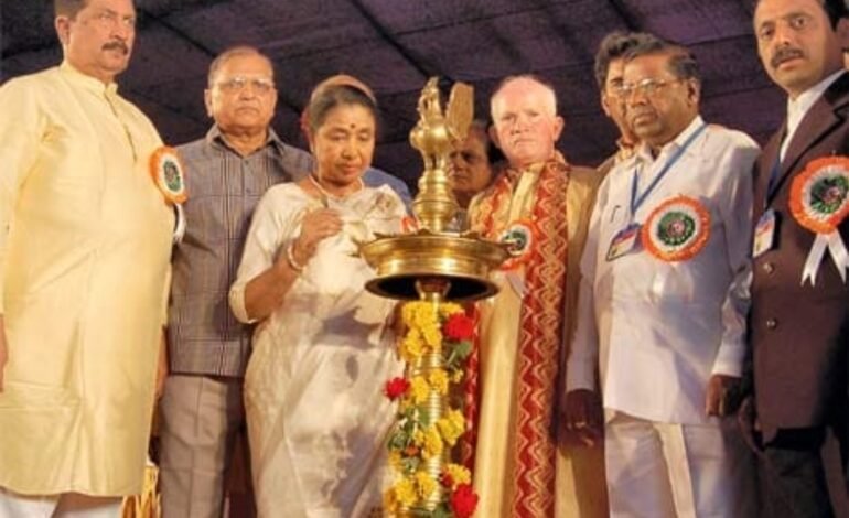 उद्घाटक म्हणून आशा भोसले यांनी वाढवली साहित्य संमेलनाची उंची