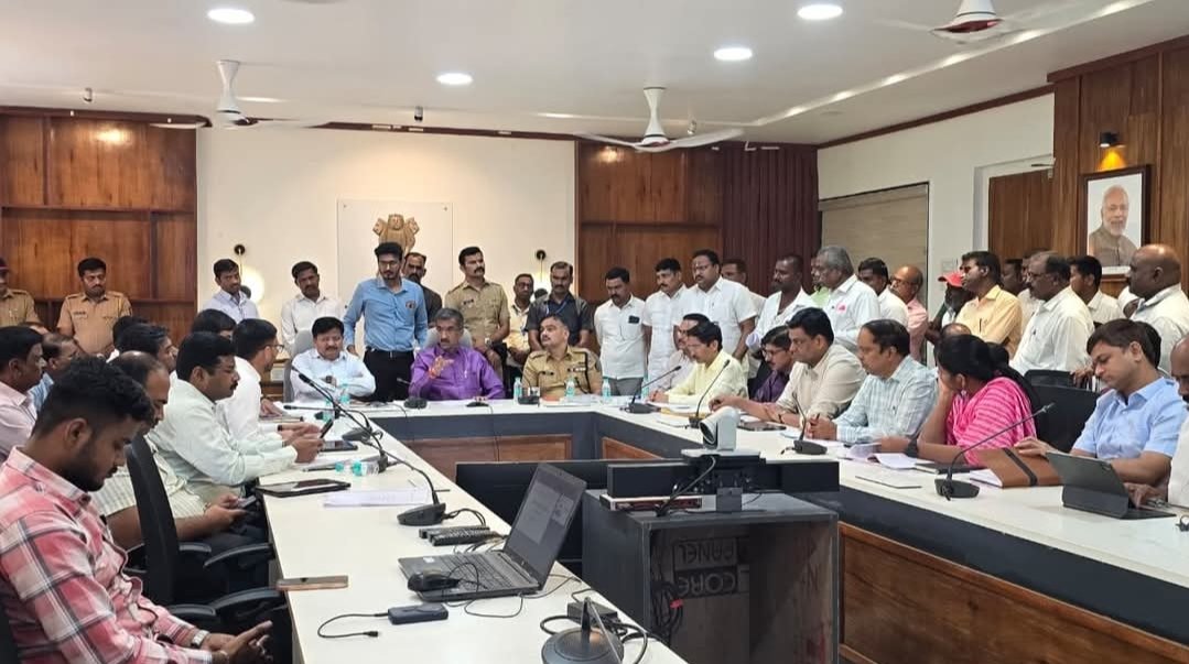 धरणांमधील पाणीसाठा पिण्यासाठी राखीव ठेवा – पालकमंत्री शंभूराज देसाई