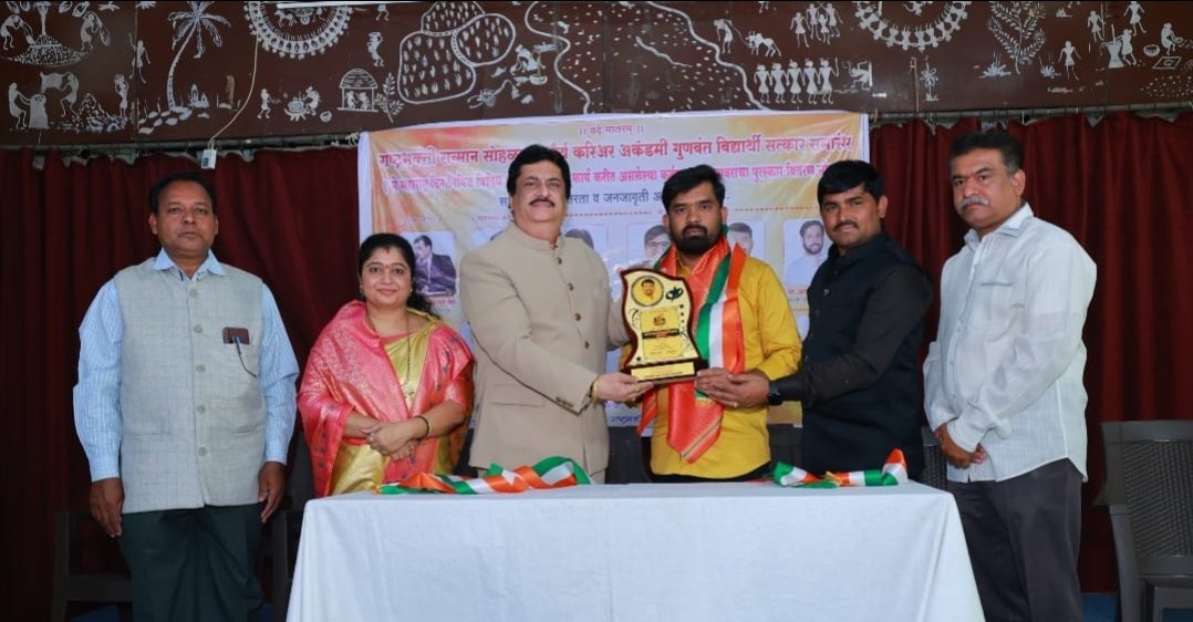 रासपचे युवा नेते अजित पाटील राज्यस्तरीय आदर्श रत्न पुरस्काराने सन्मानित