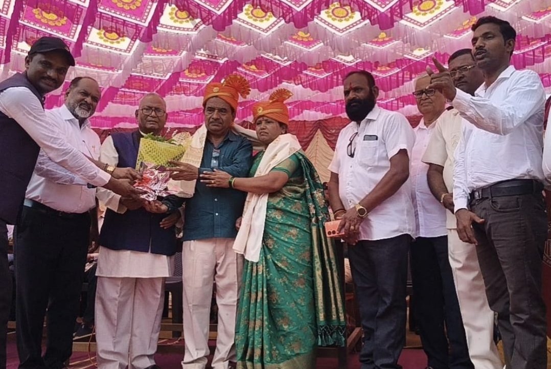 शिस्तीने आणि स्वकर्तृत्वाने वेगळी ओळख निर्माण केलेले मुख्याध्यापक श्री विलासराव कोळेकर