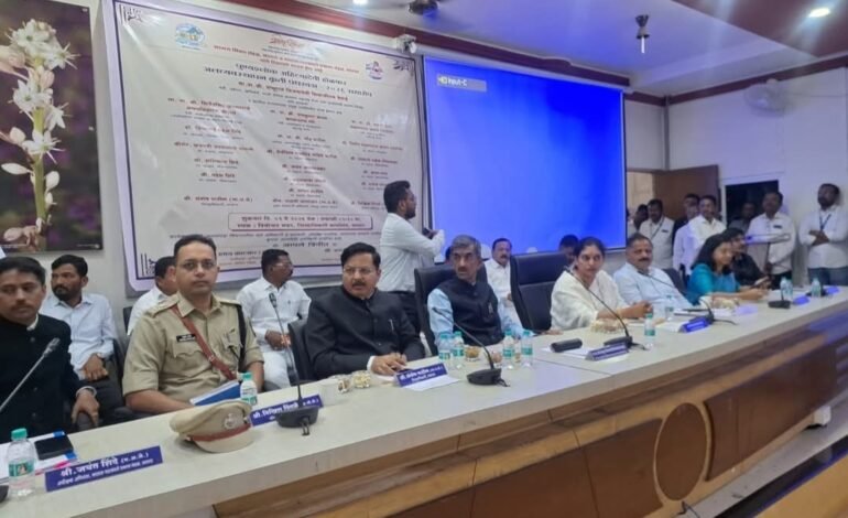 कमी पाण्यात अधिक उत्पादनासाठी आधुनिक तंत्रज्ञान शेतकऱ्यांपर्यंत पोहचवा – पालकमंत्री शंभूराज देसाई