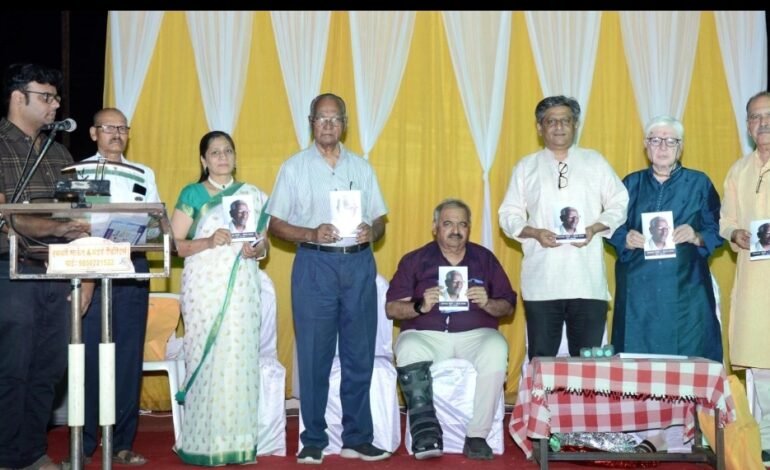 सोशल मीडियावरील माहिती कोरोनापेक्षाही धोकादायक : सम्राट फडणीस