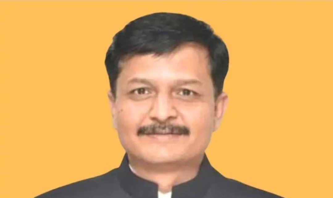 सातारा जिल्ह्यात इंधनाचा पुरेसा साठा उपलब्धः अफवांवर विश्वास ठेवून साठेबाजी न करण्याचे जिल्हाधिकारी संतोष पाटील यांचे नागरिकांना आवाहन