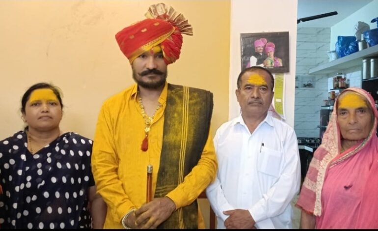 बाळूमामांचे मुख्य पुजारी श्री कृष्णात डोणे यांची मालेवाडी गावास भेट