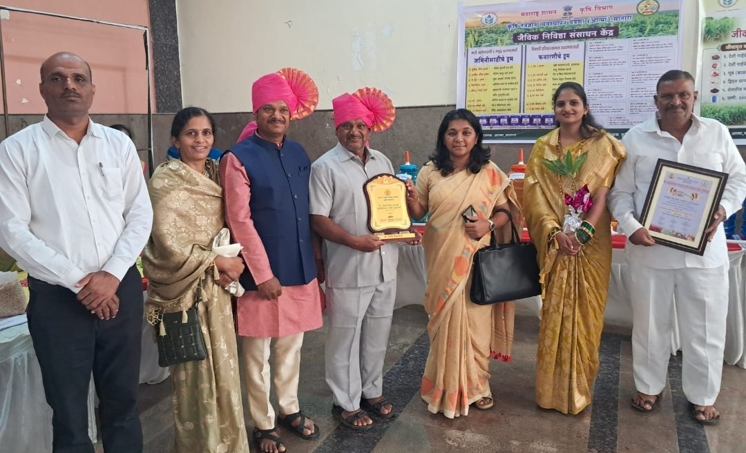 कृषी क्षेत्रातील उल्लेखनीय कार्याबद्दल श्री. दिलीप भिकू शिंगटे यांचा यशवंतराव चव्हाण पुष्पौउत्पादन शेती पुरस्कार देऊन जिल्हा परिषदेकडून सन्मान.