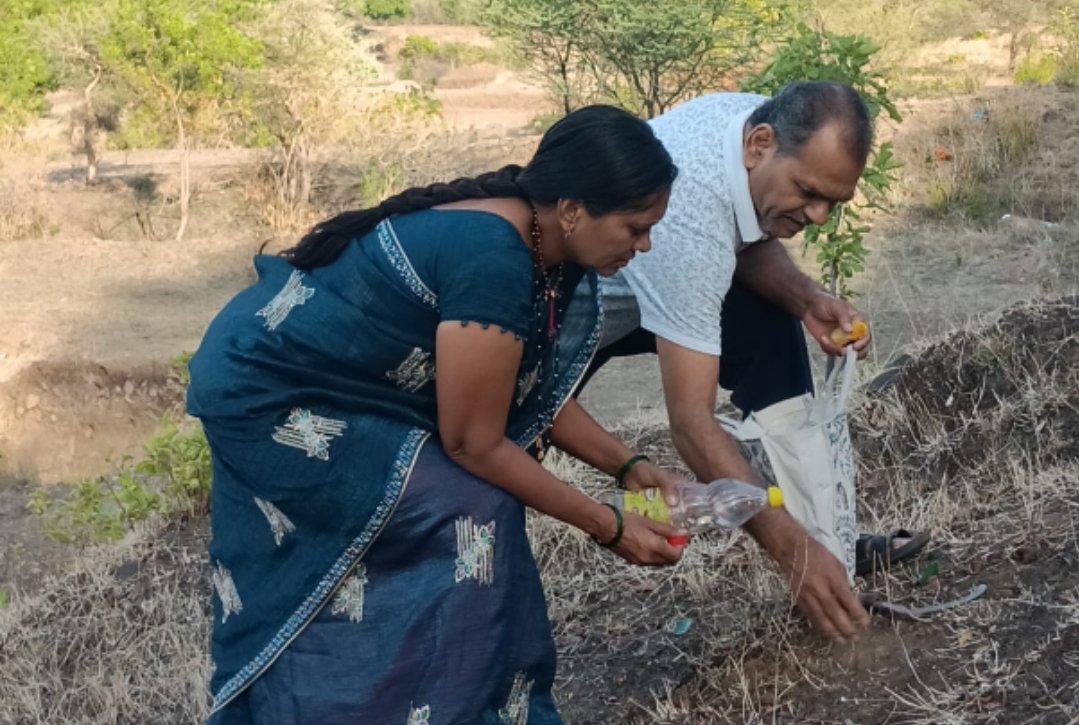 सीड बॉलच्या माध्यमातून हिरव्या भविष्यासाठी अनोखा संकल्प!
