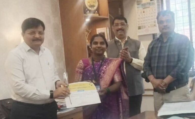 अतिदुर्गम नाणेल येथील बीएलओ आशाराणी यमकर ठरल्या ईएफ डिजिटायझेशन पूर्ण करणाऱ्या पहिल्या बीएलओ