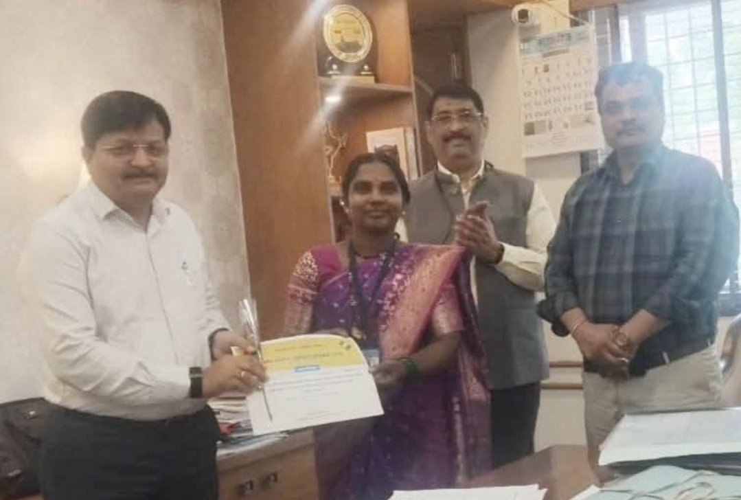 अतिदुर्गम नाणेल येथील बीएलओ आशाराणी यमकर ठरल्या ईएफ डिजिटायझेशन पूर्ण करणाऱ्या पहिल्या बीएलओ