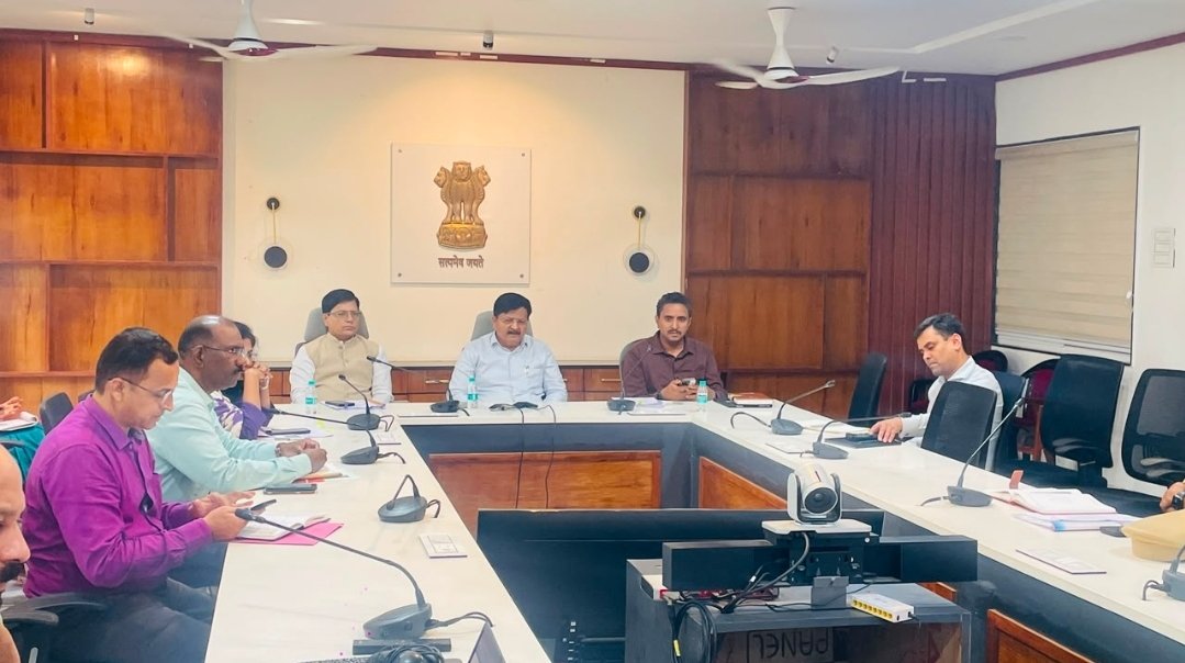 पालखी सोहळा उत्कृष्ट व नियोजनबध्द पार पडण्यासाठी सर्व विभागांनी समन्वयाने काम करावे – जिल्हाधिकारी संतोष पाटील