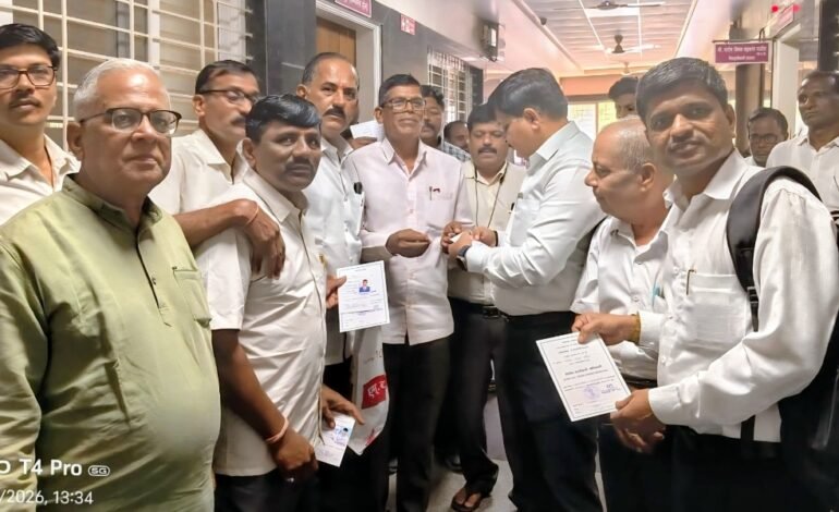 जिल्हाधिकाऱ्यांच्या हस्ते गुणवंत कामगारांना ‘विशेष कार्यकारी अधिकारी’ पदाचे नियुक्तीपत्र वितरण