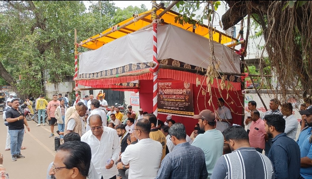 वंगचुक यांच्या समर्थनार्थ वाईकरांचे आत्मक्लेश आंदोलन; तहसील कार्यालयासमोर नागरिकांचा उत्स्फूर्त सहभाग