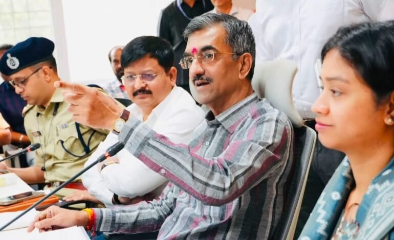 तारळी प्रकल्पग्रस्तांचे प्रश्न तातडीने सोडवा; जमिनीवर नावे लावण्यासह मूलभूत सुविधा उपलब्ध करुन द्या – पालकमंत्री शंभूराज देसाई