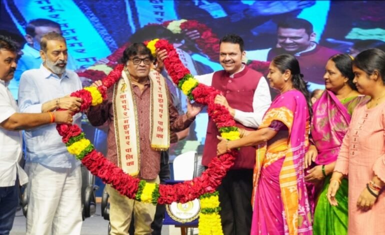 अभिनयसम्राट अशोक सराफ यांचा नागरी सत्कार; मुख्यमंत्री फडणवीस यांच्या हस्ते गौरव