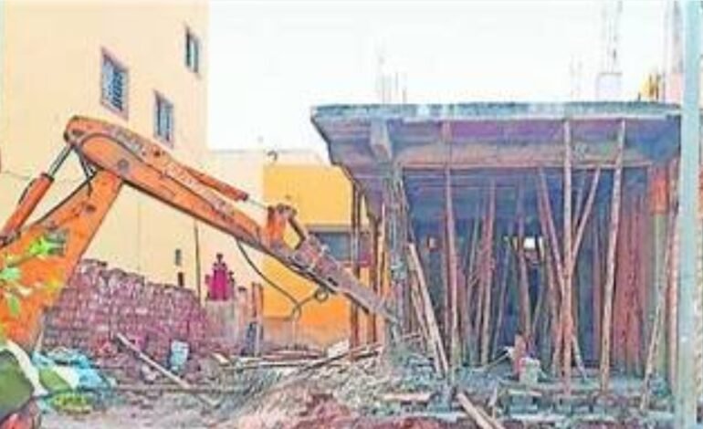 अनधिकृत बांधकामांवर कारवाईसाठीचे अधिकार संबंधित तहसीलदार यांना प्रदान