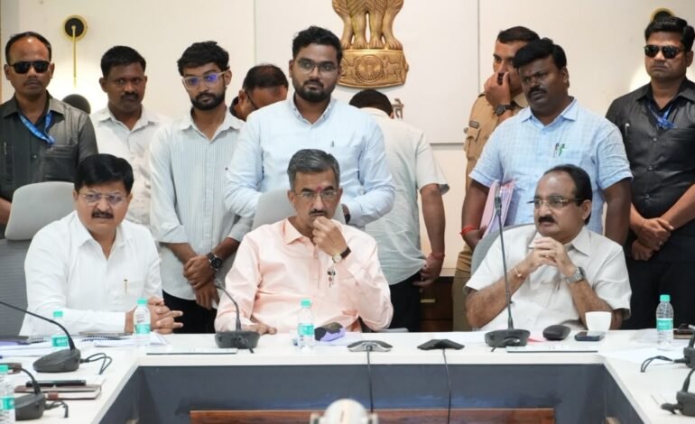 सोळशी प्रकल्पाबाबतच्या शंका व अडचणी दूर करण्यासाठी लोकप्रतिनिधी व ग्रामस्थांची संयुक्त बैठक घ्या – पालकमंत्री शंभूराज देसाई  